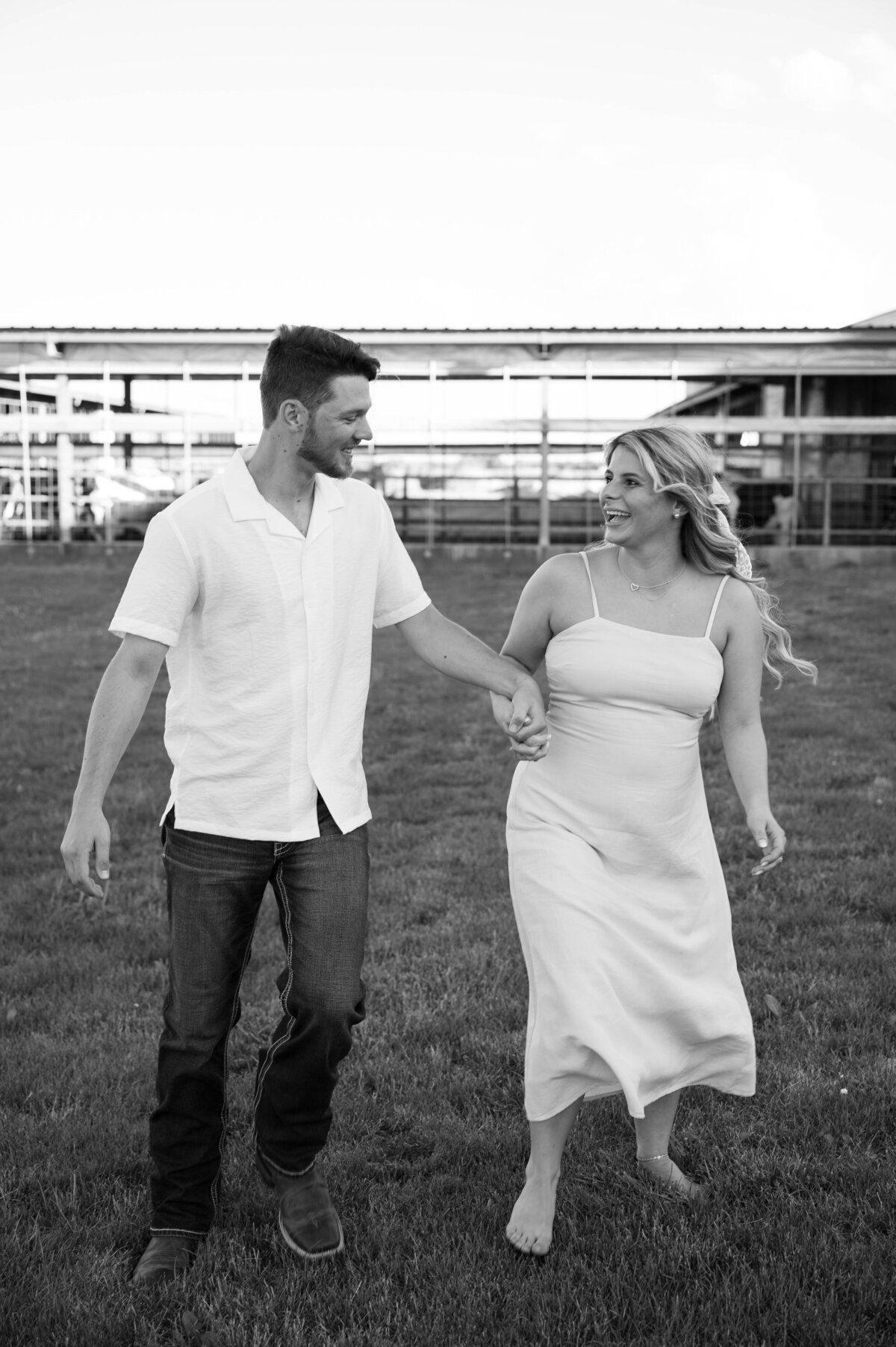 Taylor Elizabeth Photography Weddings and Lifetyle Photographer in Indiana Engagement Photo 17