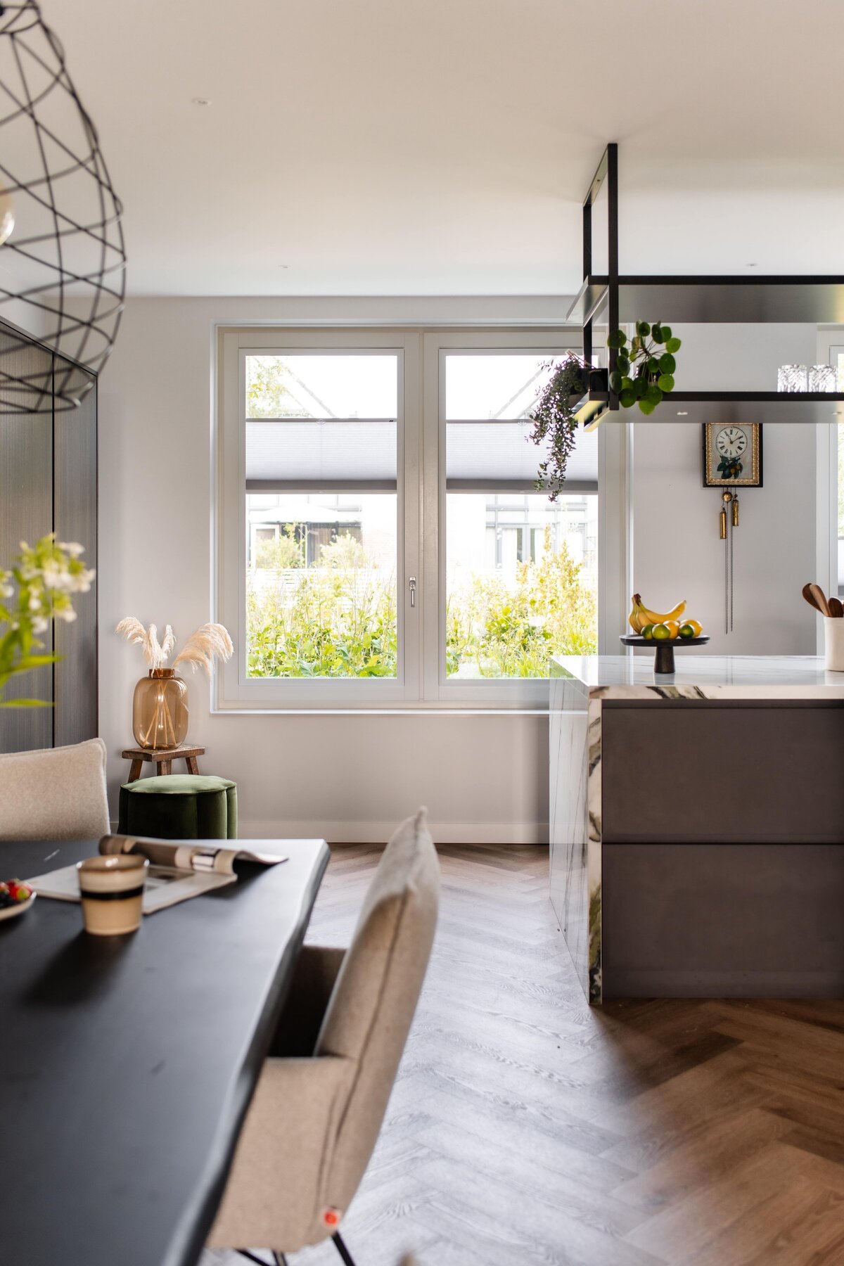 Interieurontwerp Woerden, Interieurontwerpstudio Woerden, Interieurontwerper Woerden, Interior design Woerden, Interieurstudio Woerden, Interieur ontwerpen Woerden, Interieur ontwerp Woerden, Interieurinrichting Woerden, Interieurstylist Woerden, interieurdesign Woerden, Interieuradvies Woerden, Badkamer Woerden, Keukenontwerp Woerden, Kookeiland Woerden, Toilet Woerden, Arte Behang, Ronde spiegels Woerden, Groene tegels, Zwarte tegels