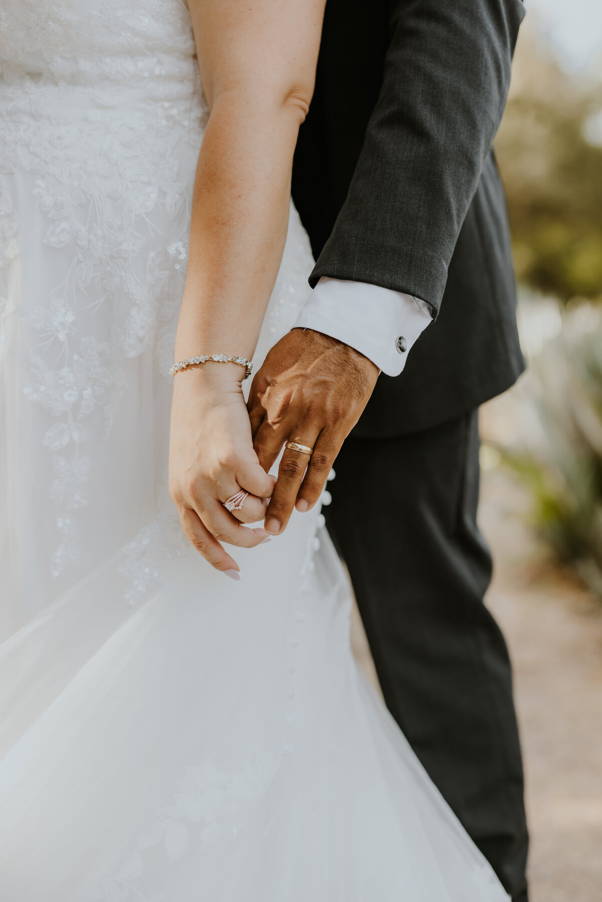 Temecula, California Wedding photographer Yescphotography bride and grrom hand holding