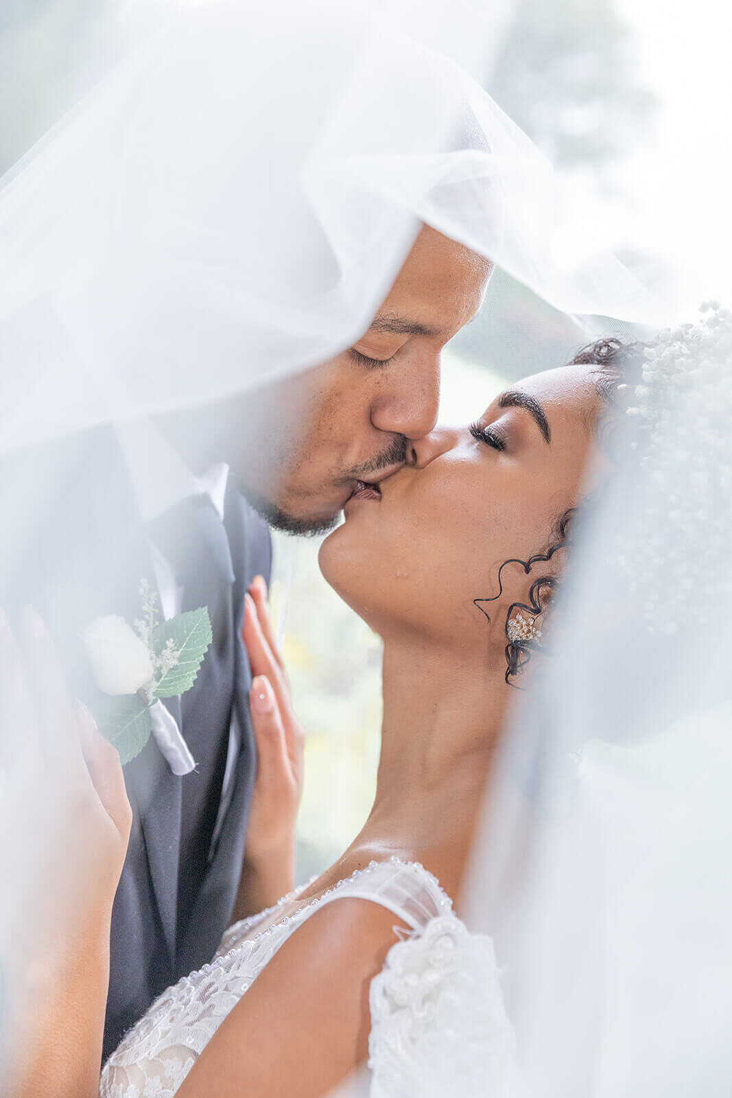 bride and groom veil photography