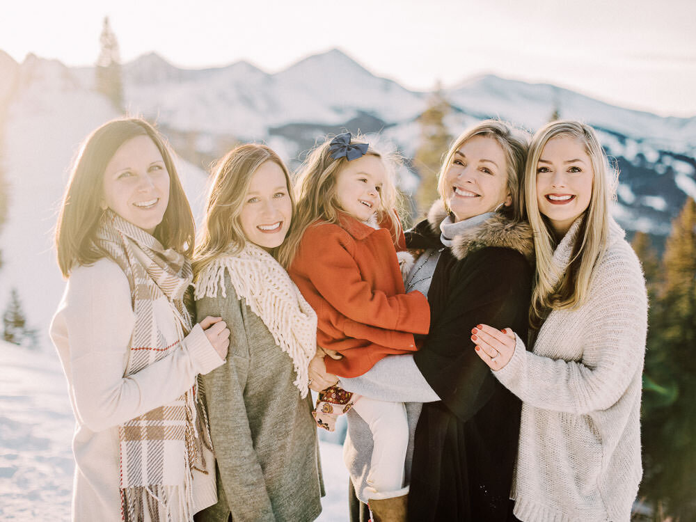Colorado-Family-Photography-Vail-Mountaintop-Winter-Snowy-Christmas-Photoshoot32
