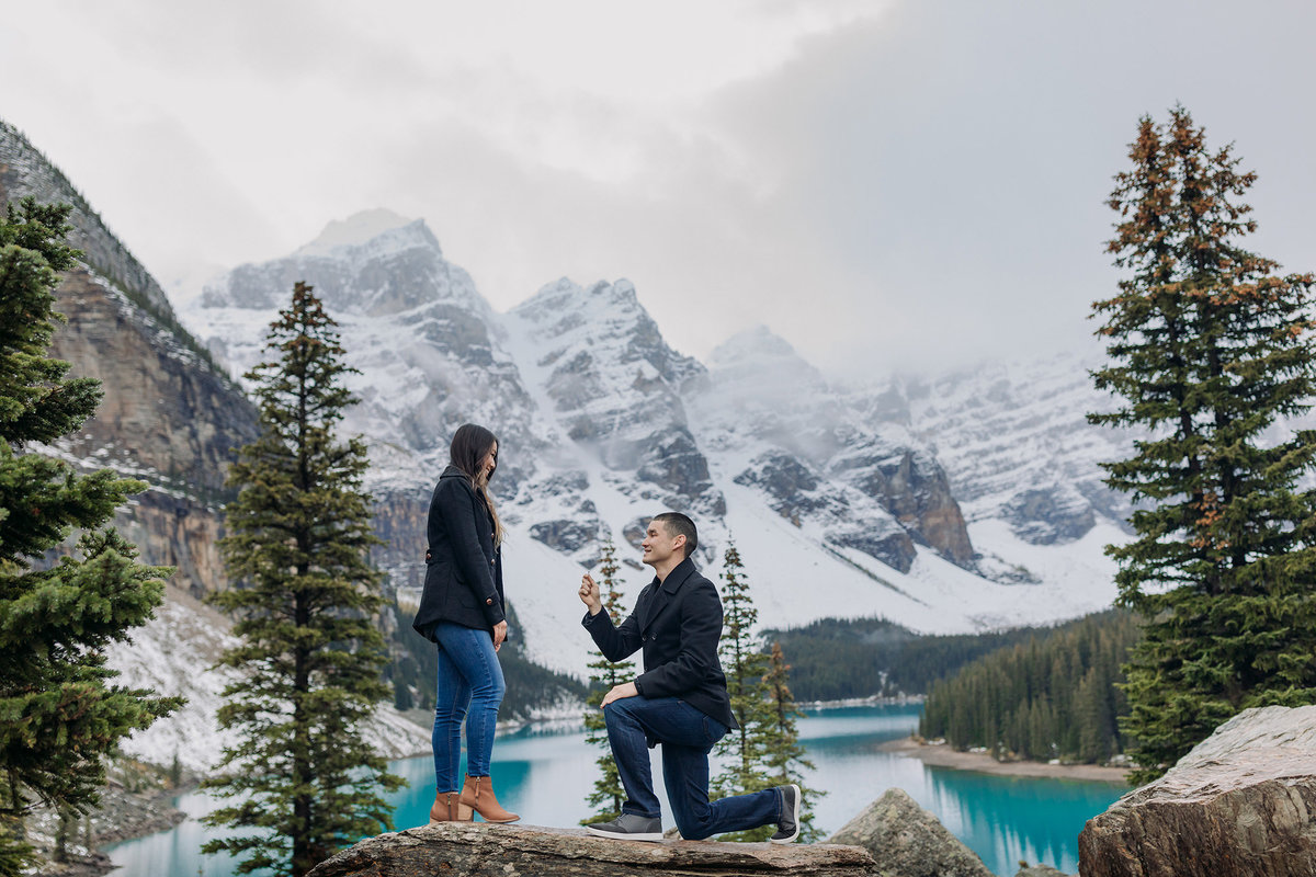 moraine lake epic proposal photographer engagement session mountain blue water