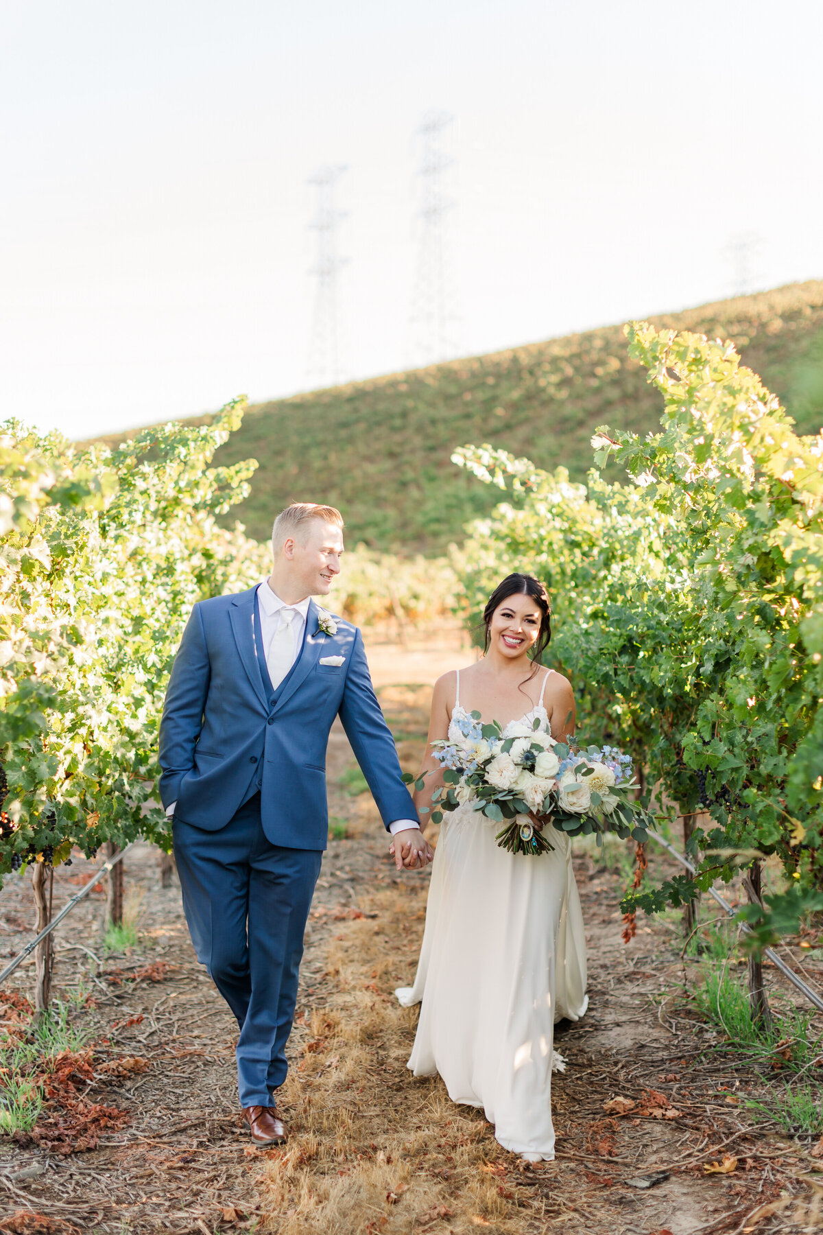 couple-walking-in-the-vineyards-1