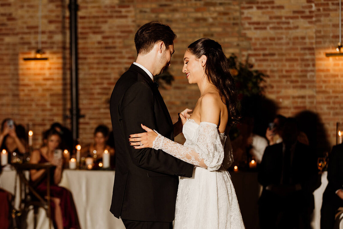 wilman-botanical-gardens-downtown-chicago-wedding-modern-019