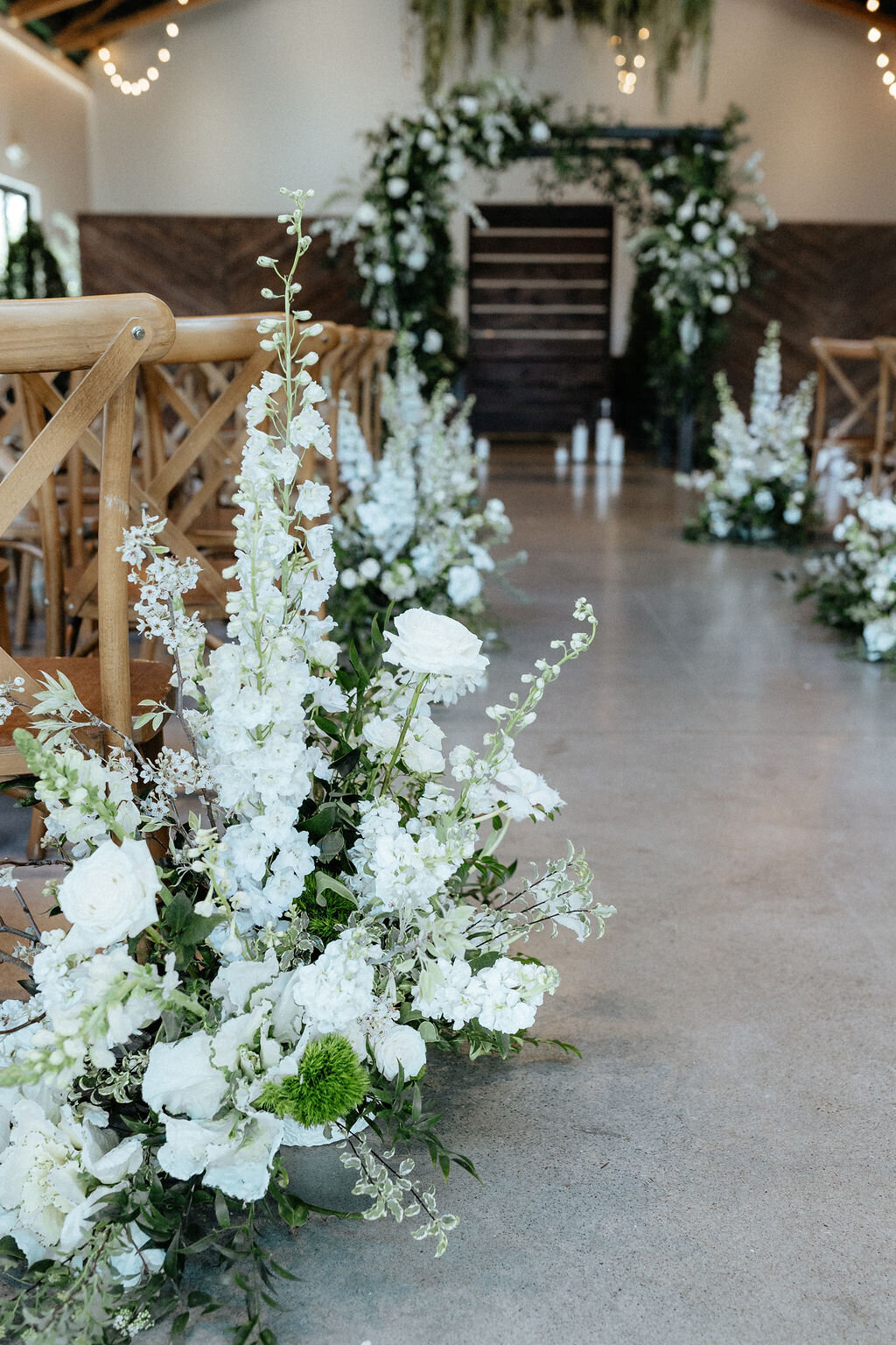 Ceremony aisle arrangement | Bella Fleur