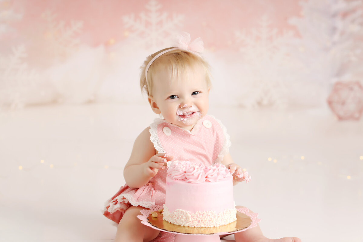 Cake Smash with Baby in Pink