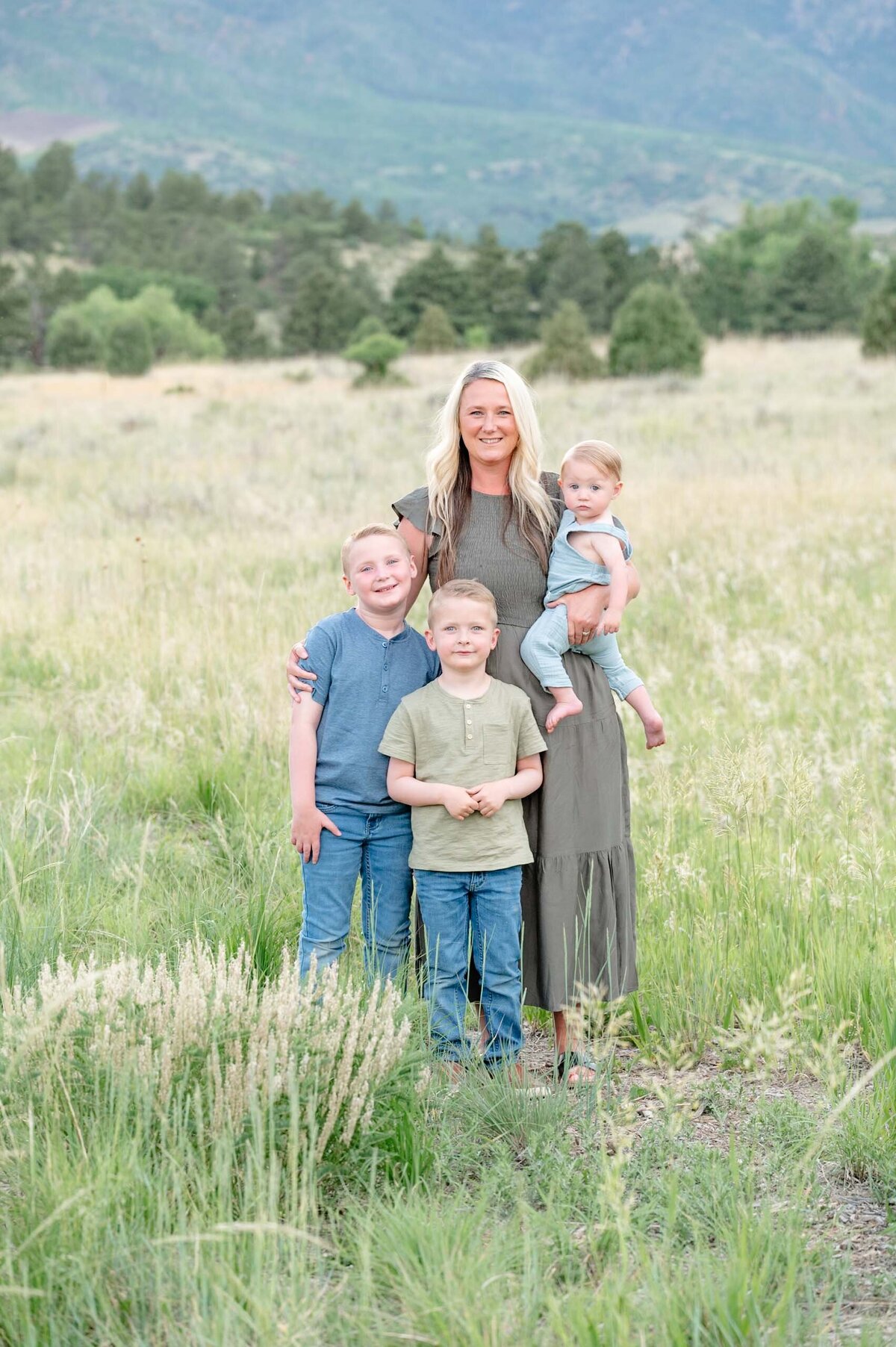 CO-Colorado-Springs-Magnolia-and-Grace-Photography-Co-Family-Session-KellyE# (1)