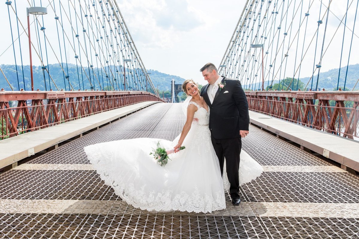 Hannah-Barlow-Photography-Wheeling-Suspension-Bridge-Wedding-Photo