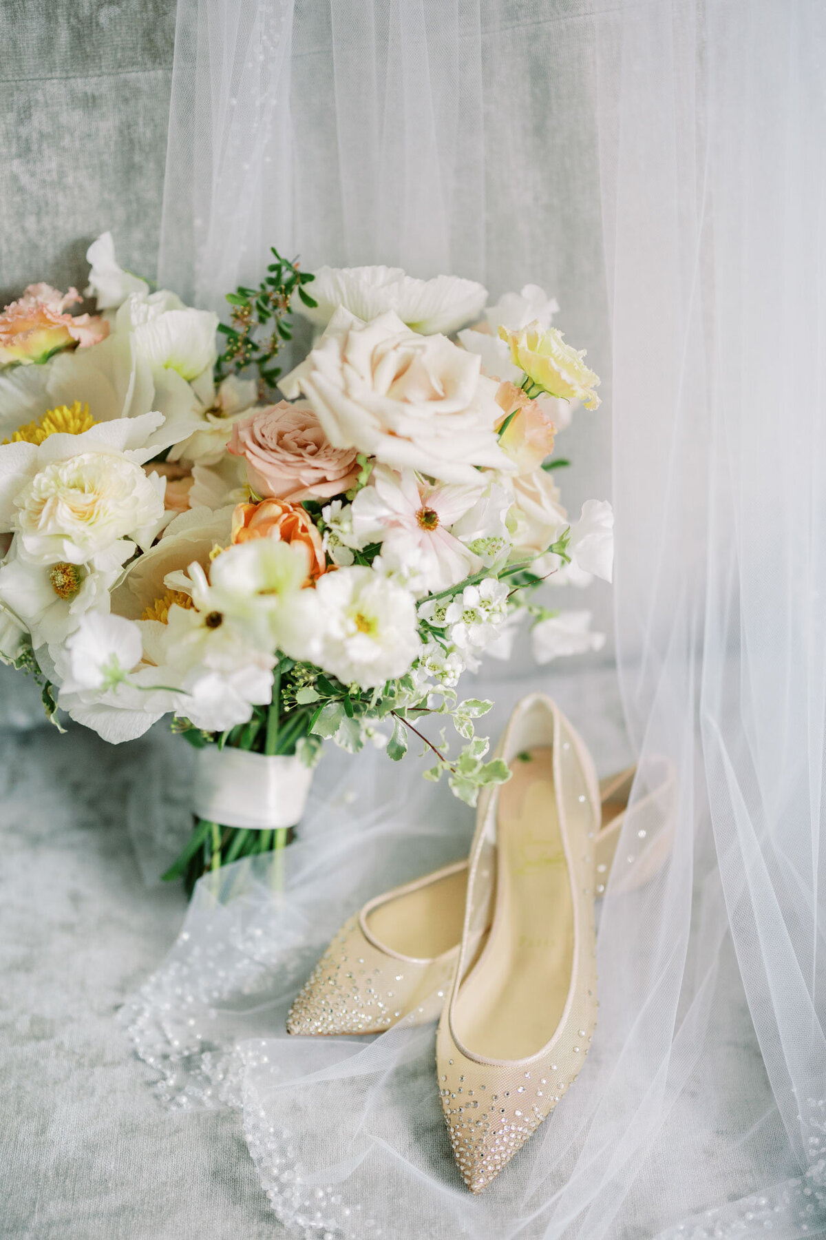 Shangri-La-Hotel-Toronto-Wedding_Editorial-Wedding-Photographer0005