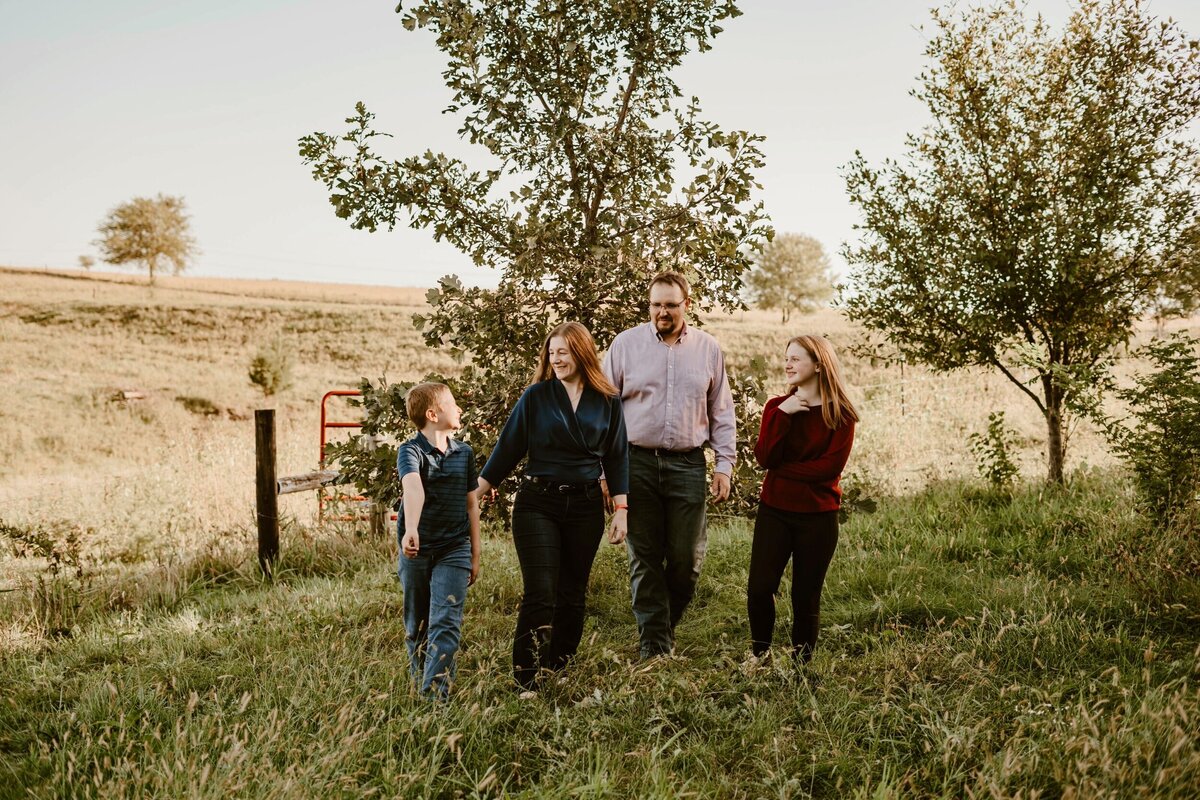 country-family-session-iowa-fields-storyteller-collective-photo-co