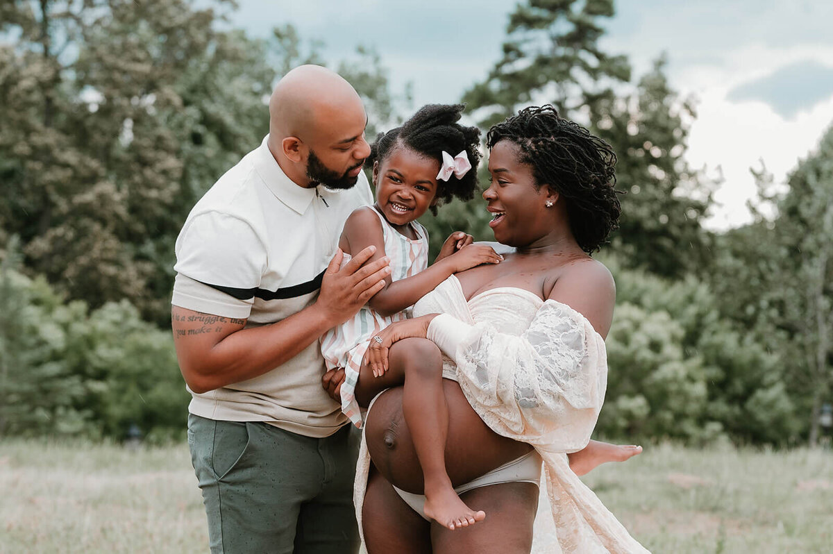 maternity-session-charlotte-nc-field