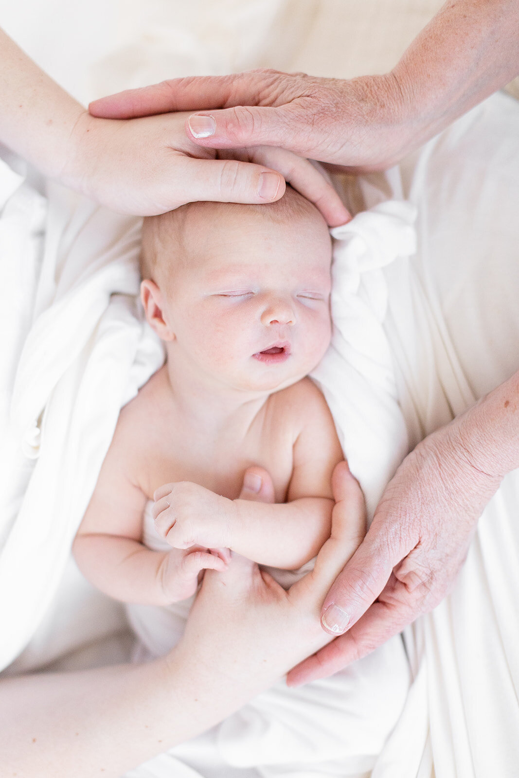 Newborn-Photography-Stella-Blue-Photography-CT-Avon-Simsbury-Weatogue-family-session