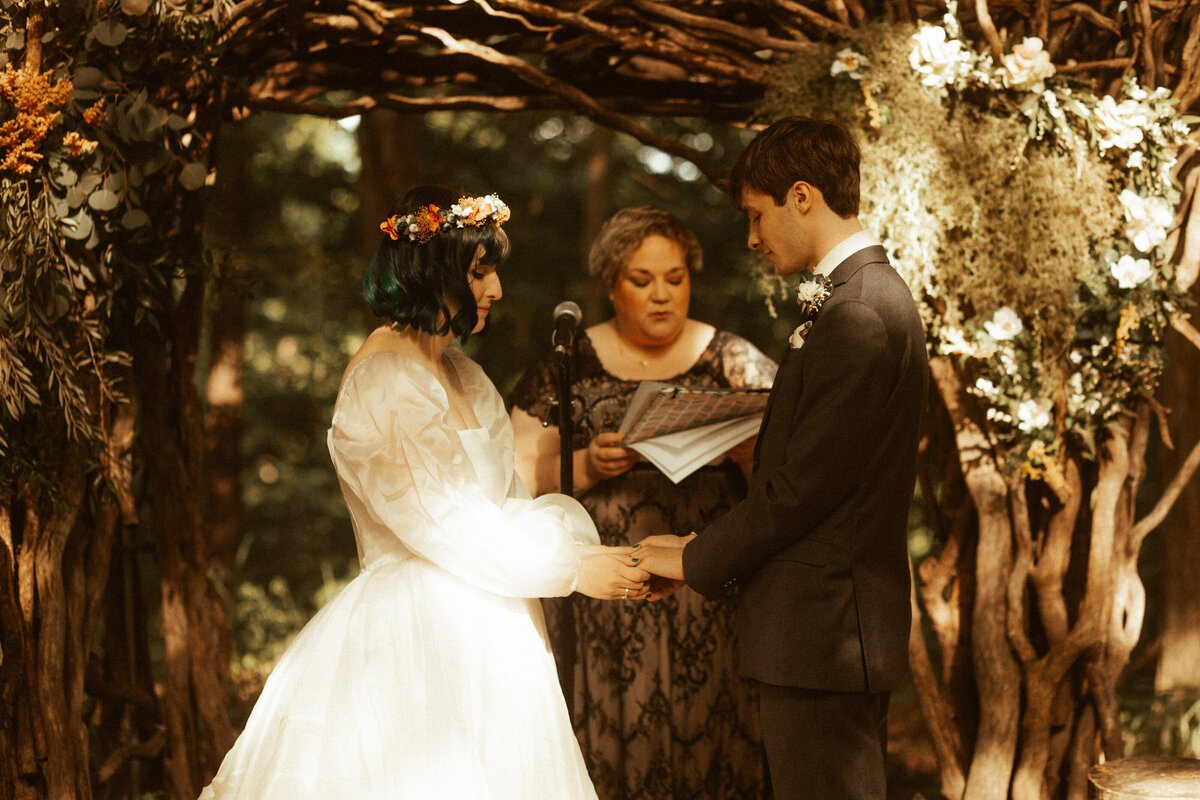 woodland-forest-cincinnati-wedding-ceremony