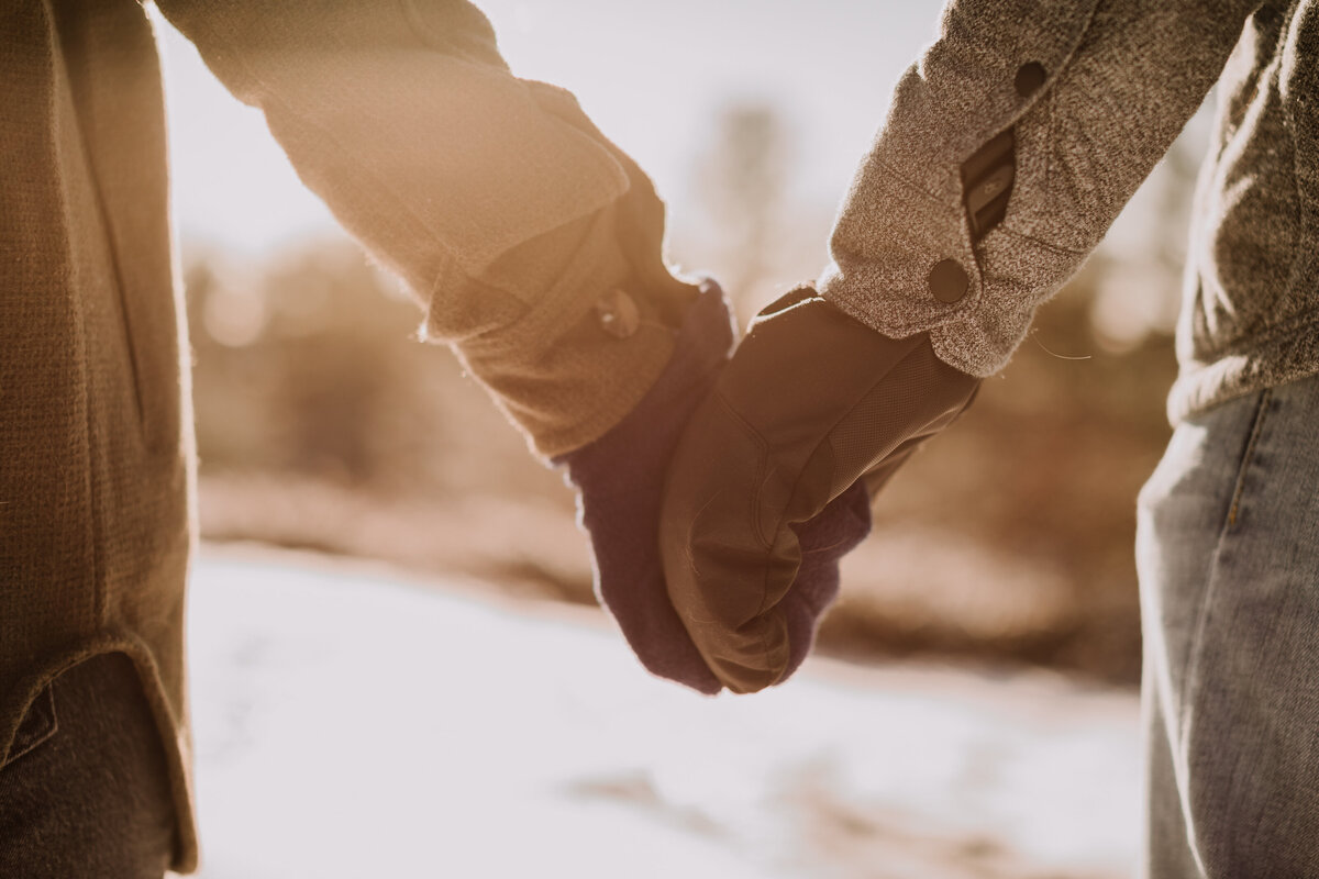 brianna-alex-engagement-muskoka-winter-snow-6