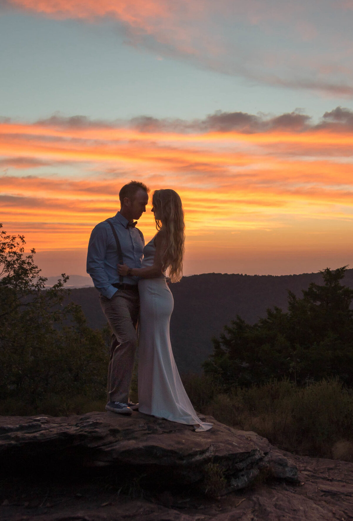 southeast-appalachian-trail-hiking-adventure-wedding-photography