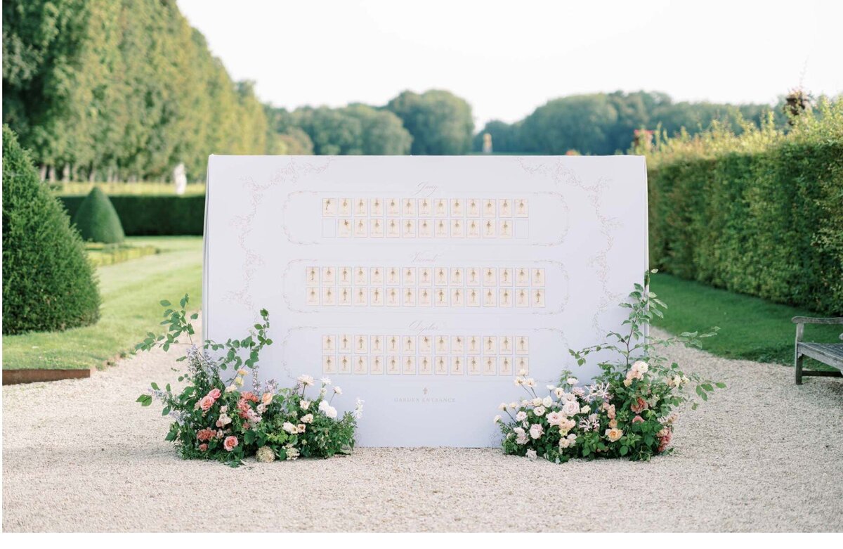 h Fairytale Castle Wedding Paris France Chateau de Vaux-le-Vicomte by @alejandrapoupelevents 14