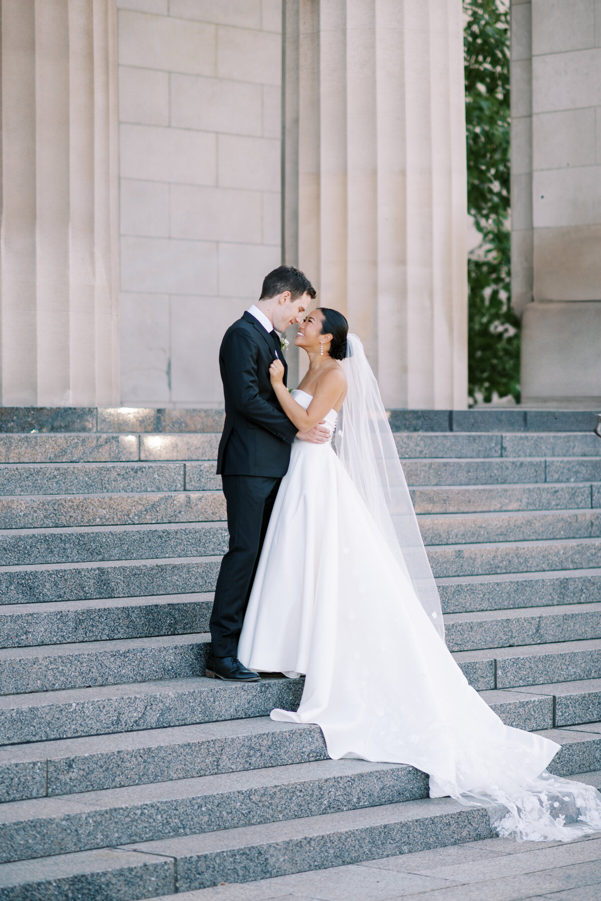 cassie-nichole-photography-cincinnati-ohio-wedding-photography-the-view-at-mt-adams-hannah-jeff-wedding-day-bride-and-groom-19