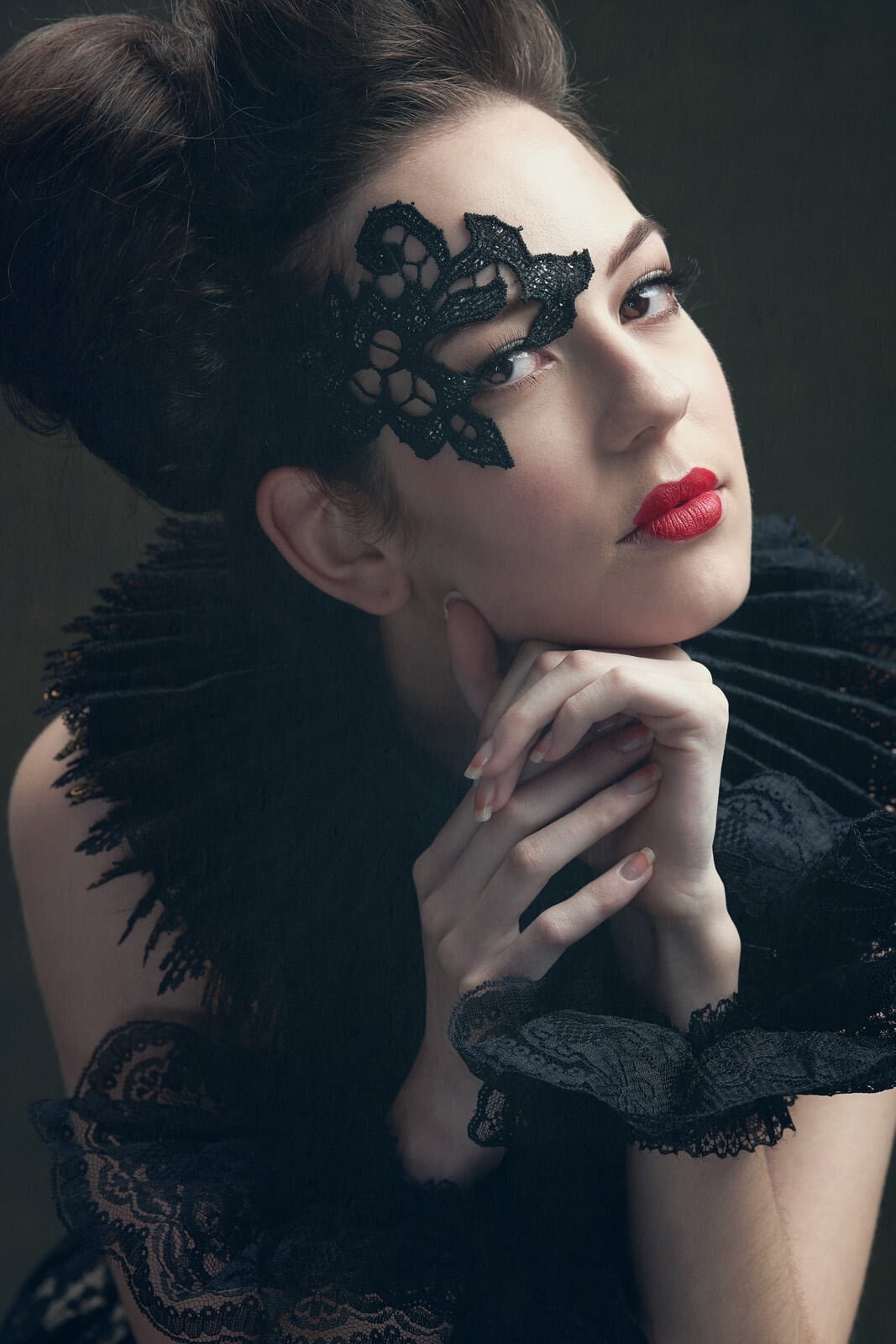 Elegant Senior Picture Photographer Captures Glamorous Portrait in Artistic Style-06