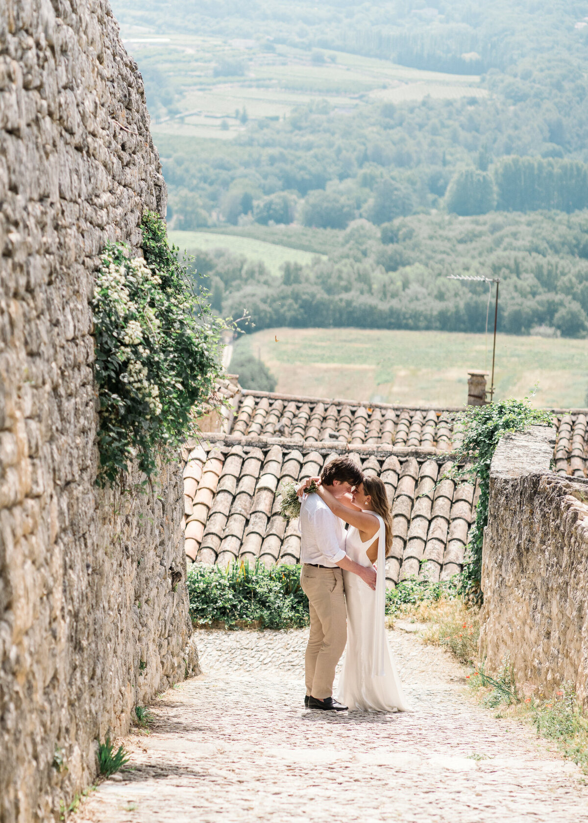 stunning and touching elopement in gordes france-511