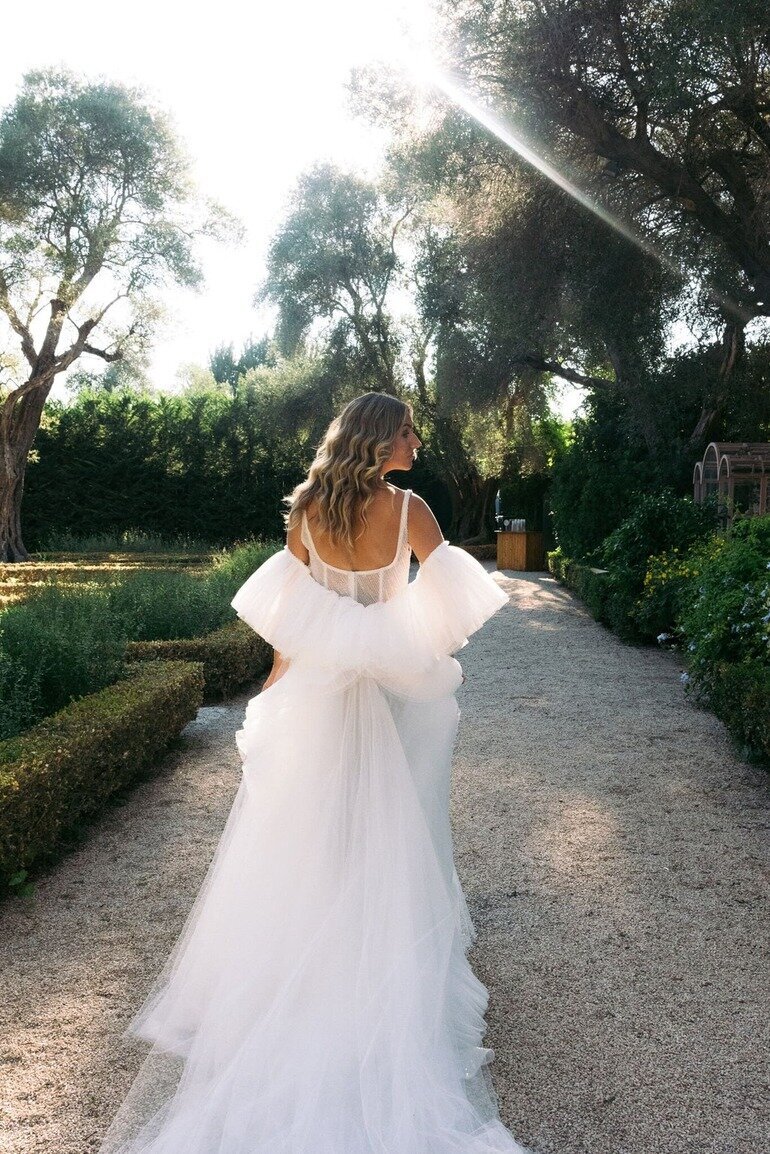 wedding-dress-with-tulle-train1