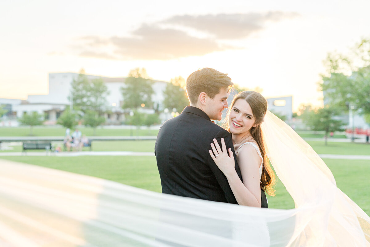 Huntsville Museum of Art Wedding - Lauren Elliott Photography - Janie & Brandon-1543