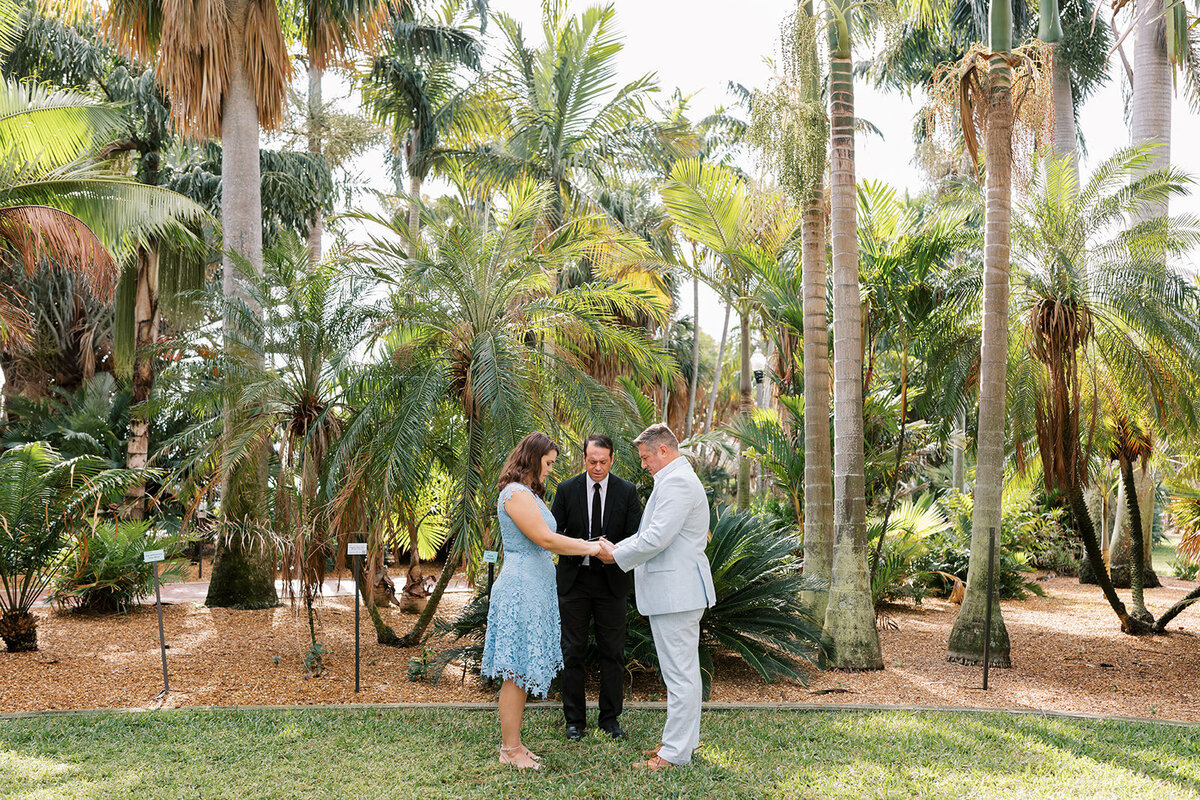 miranda-rose-photo-florida-park-elopement-gizella-kopsick-park-chantilly-chic-celebrations-26
