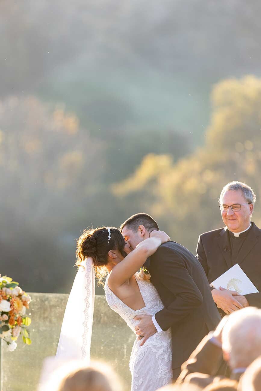 first-kiss-at-golden-hour-outdoor-wedding