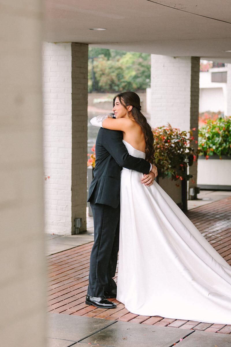 evansville-country-club-wedding-first-look-moment10