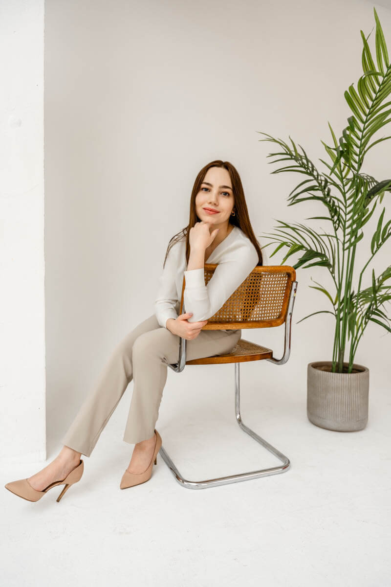 lifestyle image of a social media consultant taken in baltimore by a brand photographer