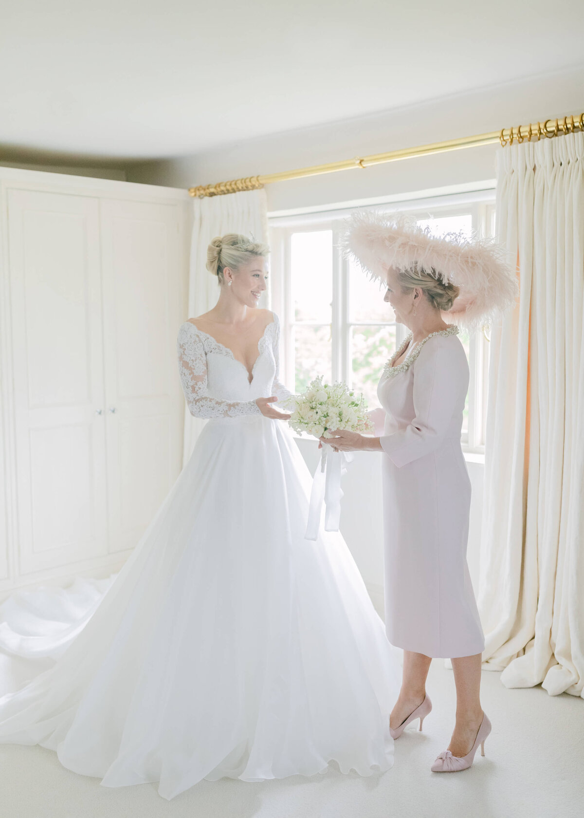 chloe-winstanley-weddings-suzanne-neville-mother-bride