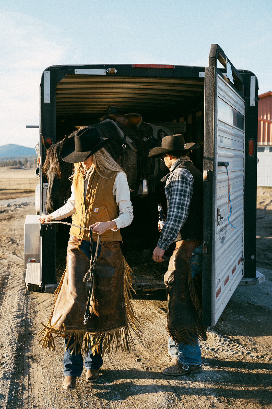 presley-gray-photo-montana-western-ranch-couples-photoshoot-1810