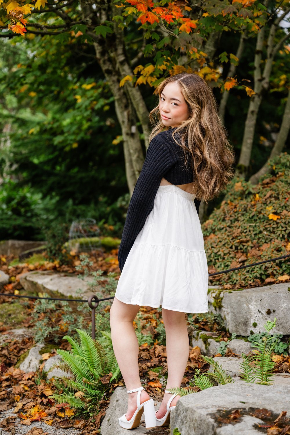 fall senior portrait session at bellevue botanical garden