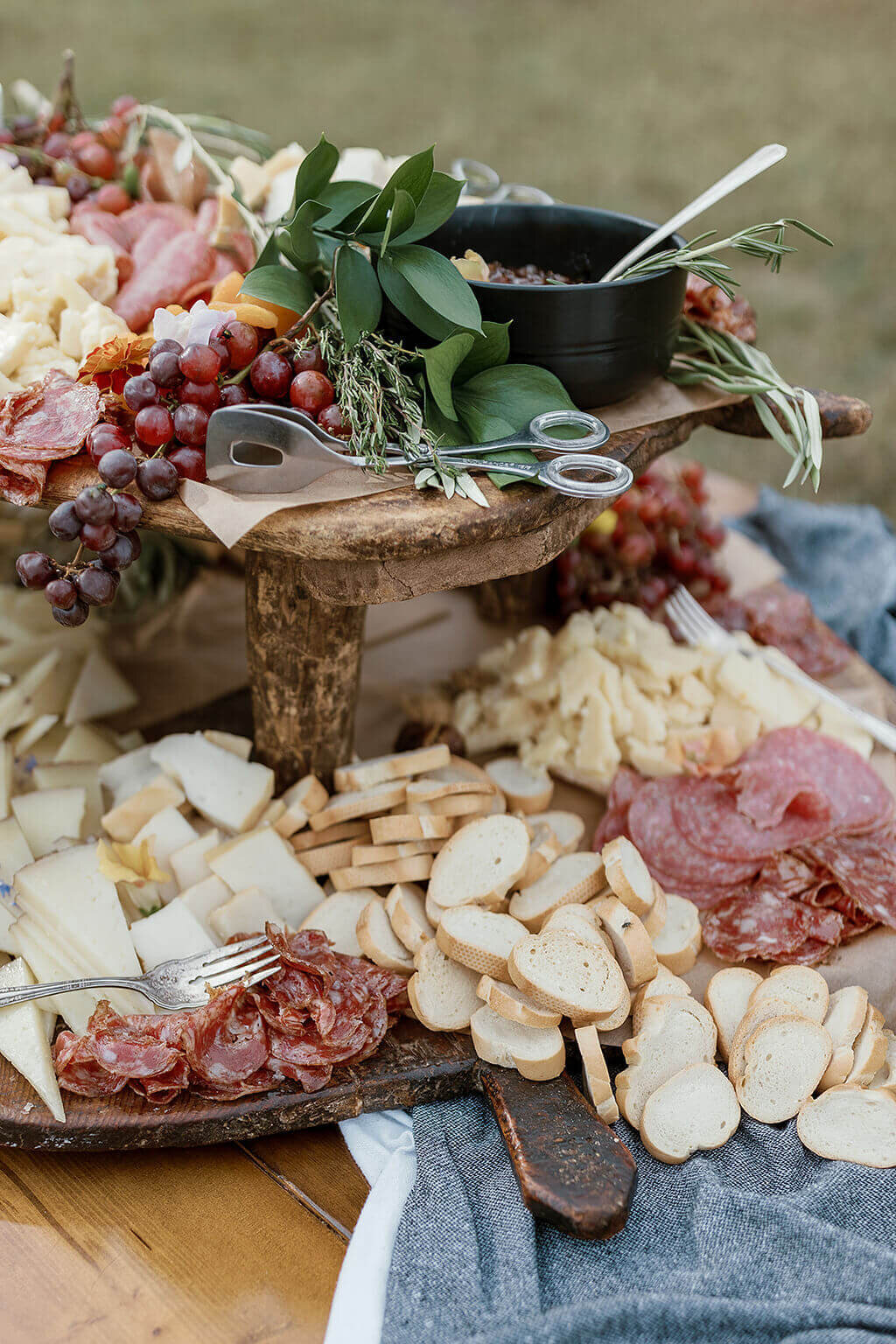 20.elegant-barn-wedding-greenery-gold-modern-vintage-events-southall-meadows