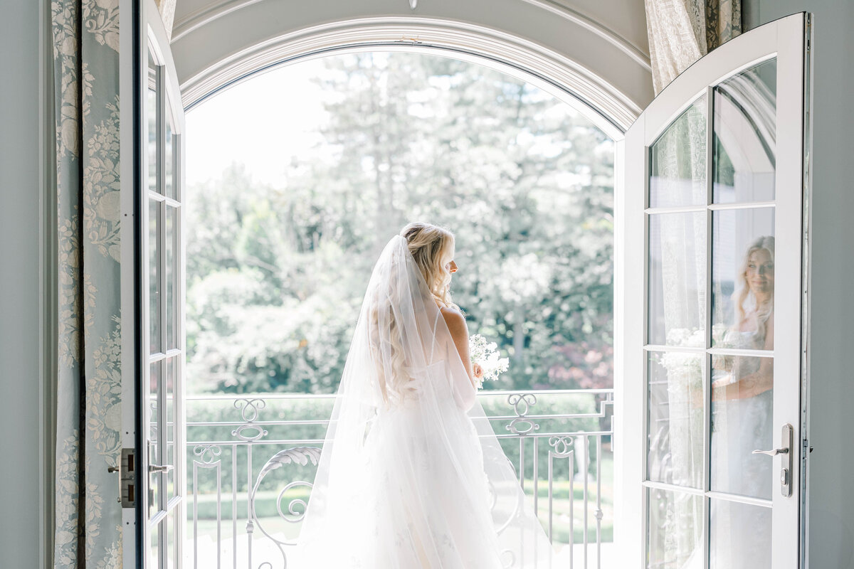 Caitlyn_and_Joe_Sneak_MTA-58