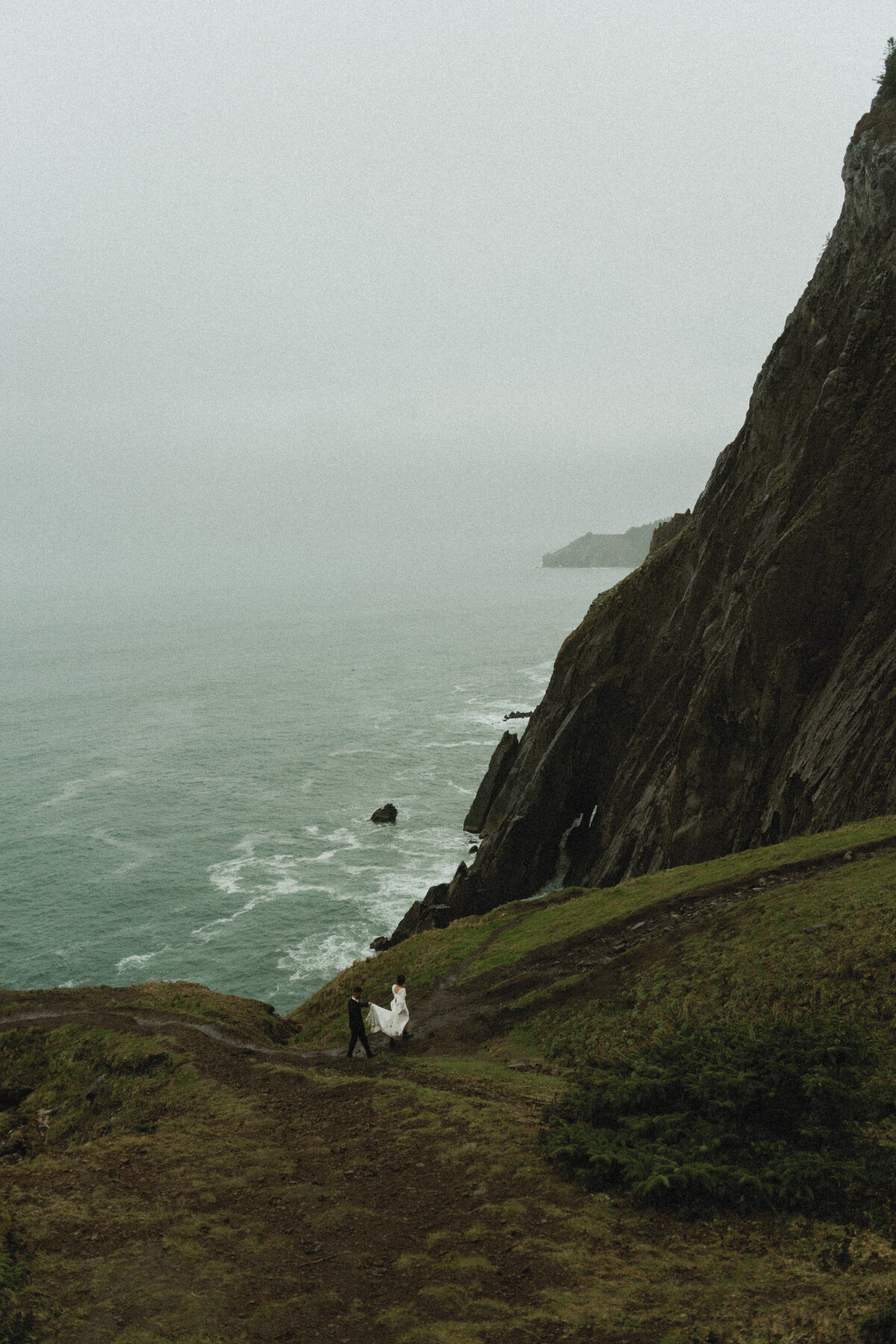 elopement oregon cliff - lizarrietaphotography-48