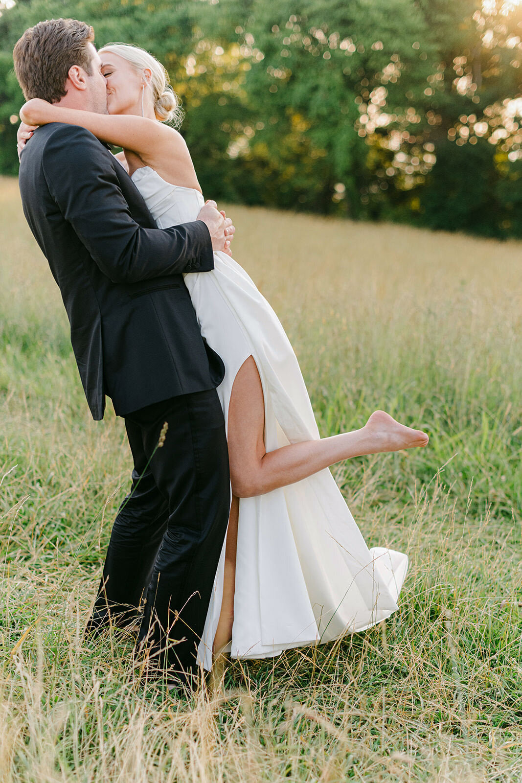 Morelock_Sanders_Wedding_BrideandGroom_TaraHodgesPhotography106