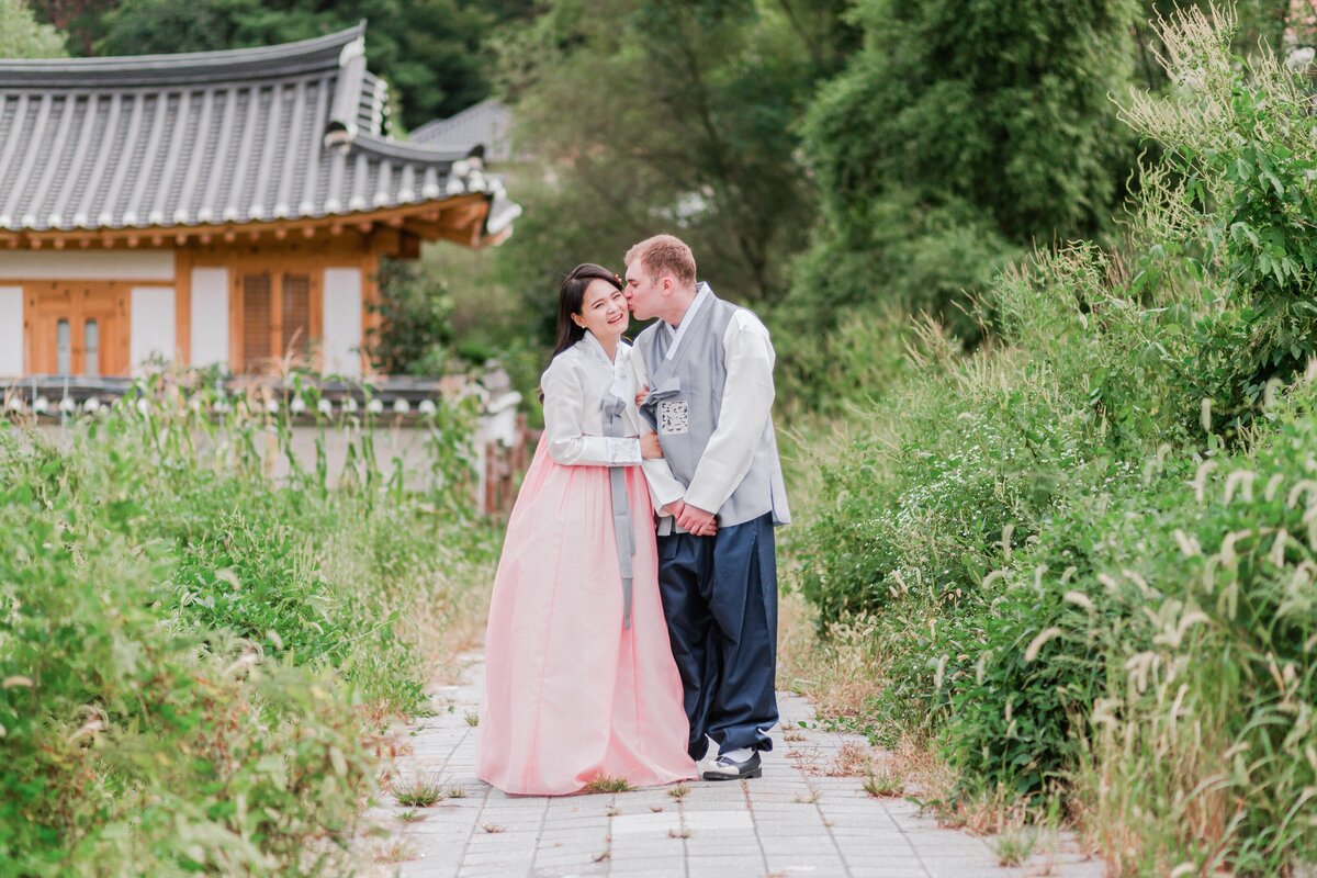 Seoul-South-Korea-Bridal-Engagement-Shoot-Eunpyeong-Village-Hanok-0003