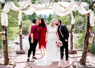 denver_wedding_photography_-_couples_kissing