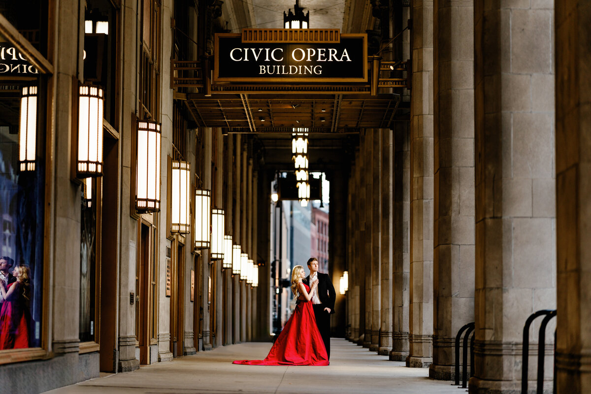 Aspen-Avenue-Chicago-Wedding-Photographer-Lyric-Opera-House-Elegant-Timeless-Classic-Luxury-Downtown-True-to-Color-Bold-Romantic-Chicago-Theater-Lurie-Garden-FAV-103