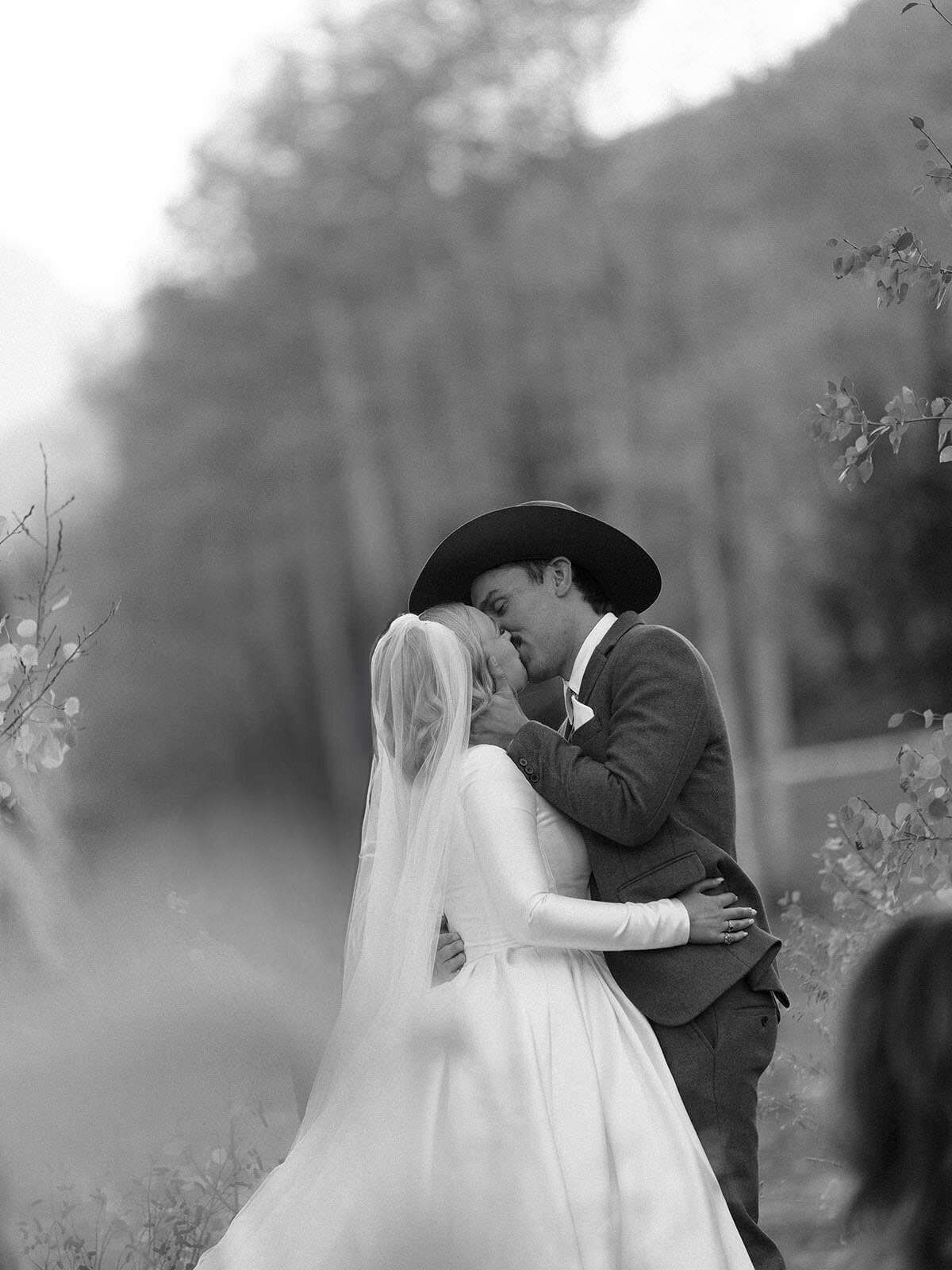 Aspen fall tented wedding at t lazy 7 ranch_RxL-83 
