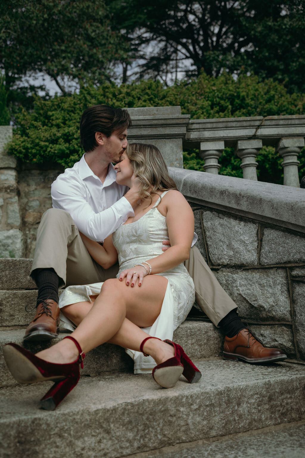 meredith-michel-photography-romantic-waterfall-couples-embrace-richmond-va
