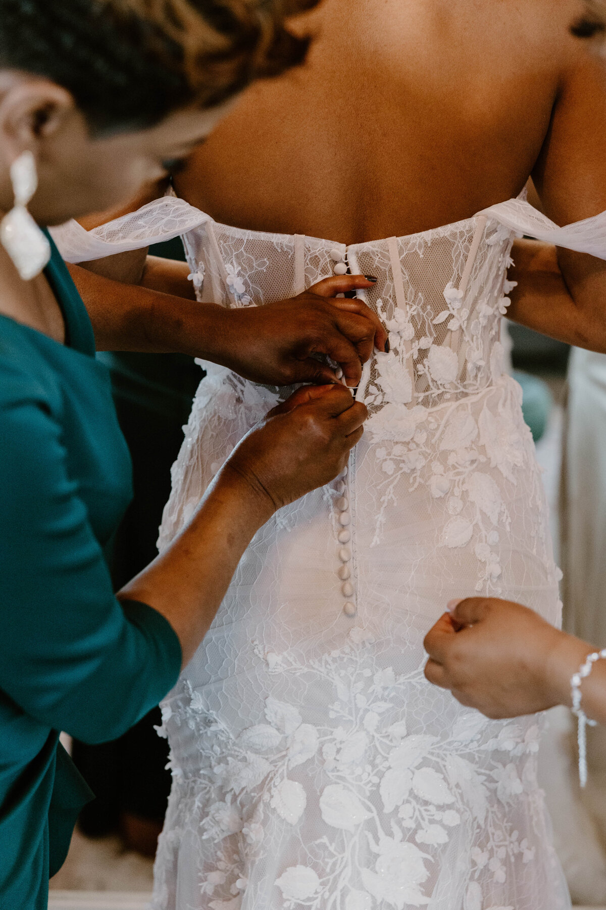 Cedar Hill Farms Chattanooga Nate and Jaleesa bridesmaids and bride 12