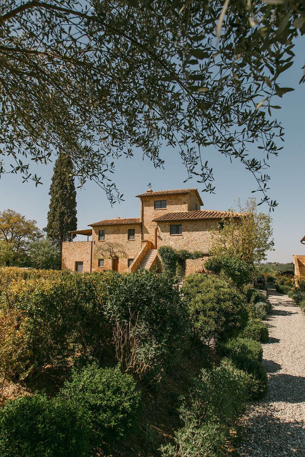 ali-rae-photography-tuscany-italy-val-d'orcia-wedding-elopement-10_websize