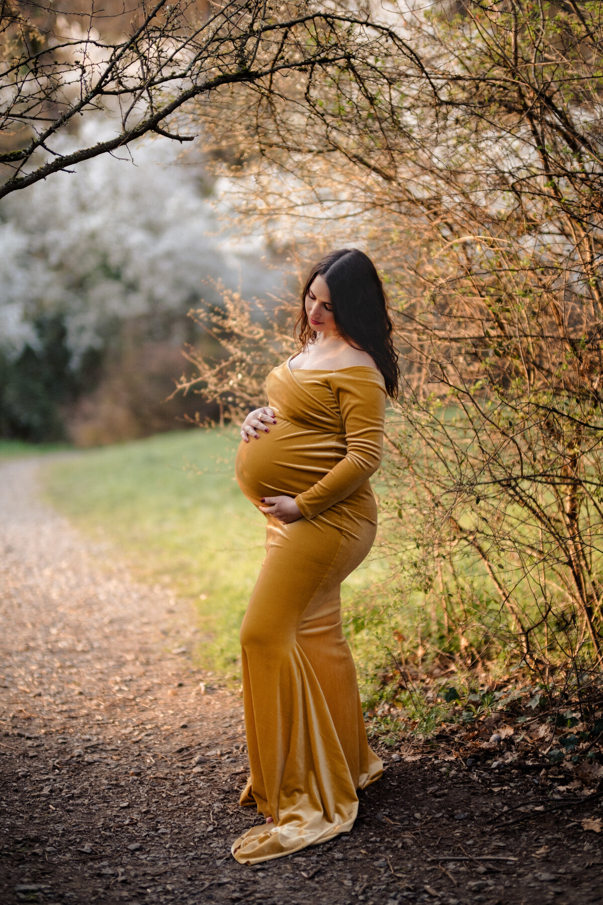 femme enceinte dans un parc Lyon