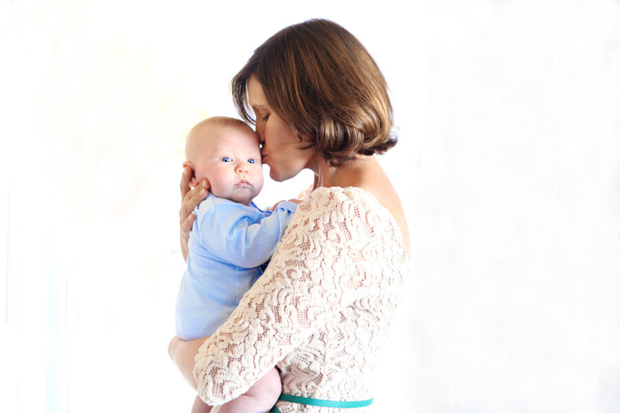 Lifestyle newborn session with a Walnut Creek photographer focused on simplicity and authenticity.