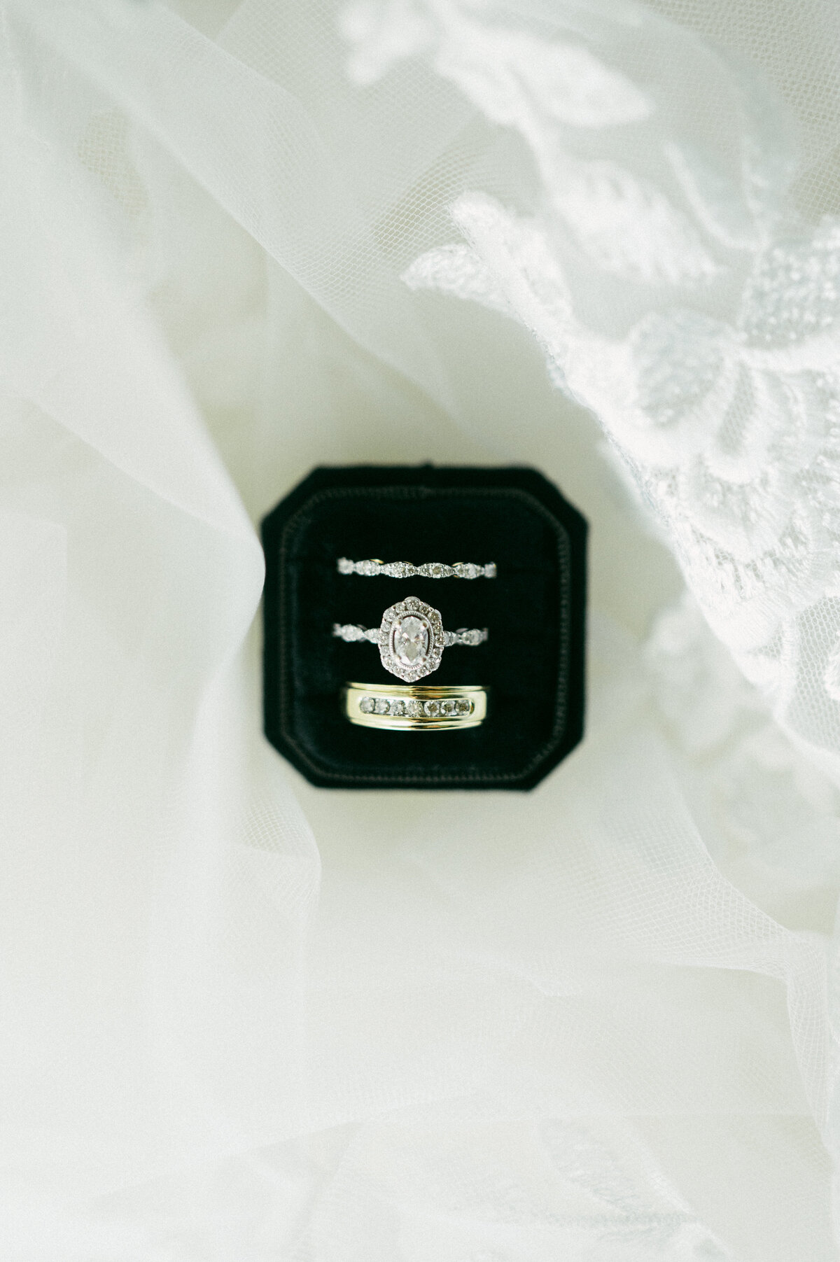 wedding_details_photographer_ring