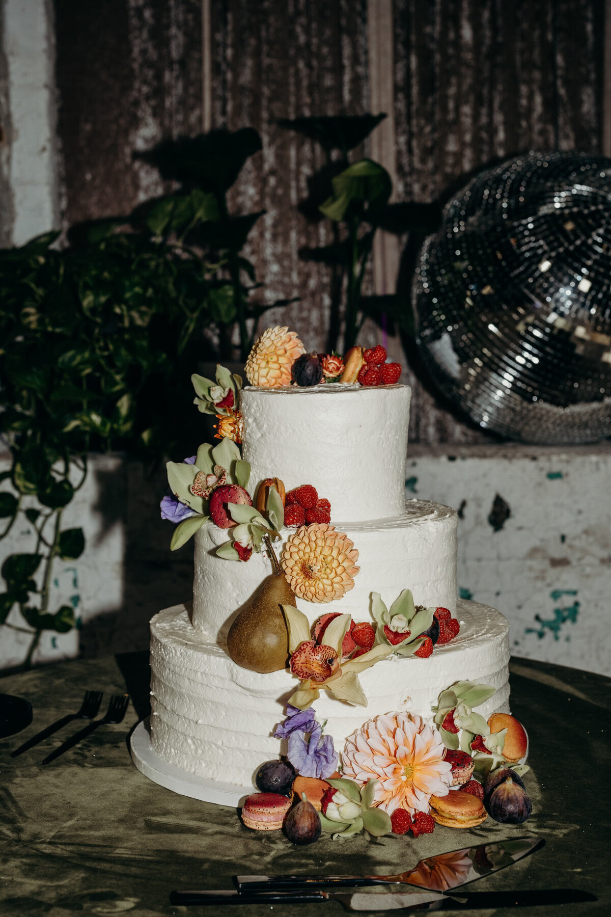 Old-World-Painterly-Wedding