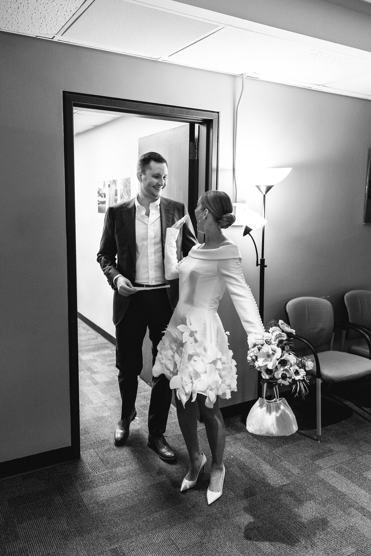 intimate-chicago-elopement-wedding-hoxton-hotel-photos-15