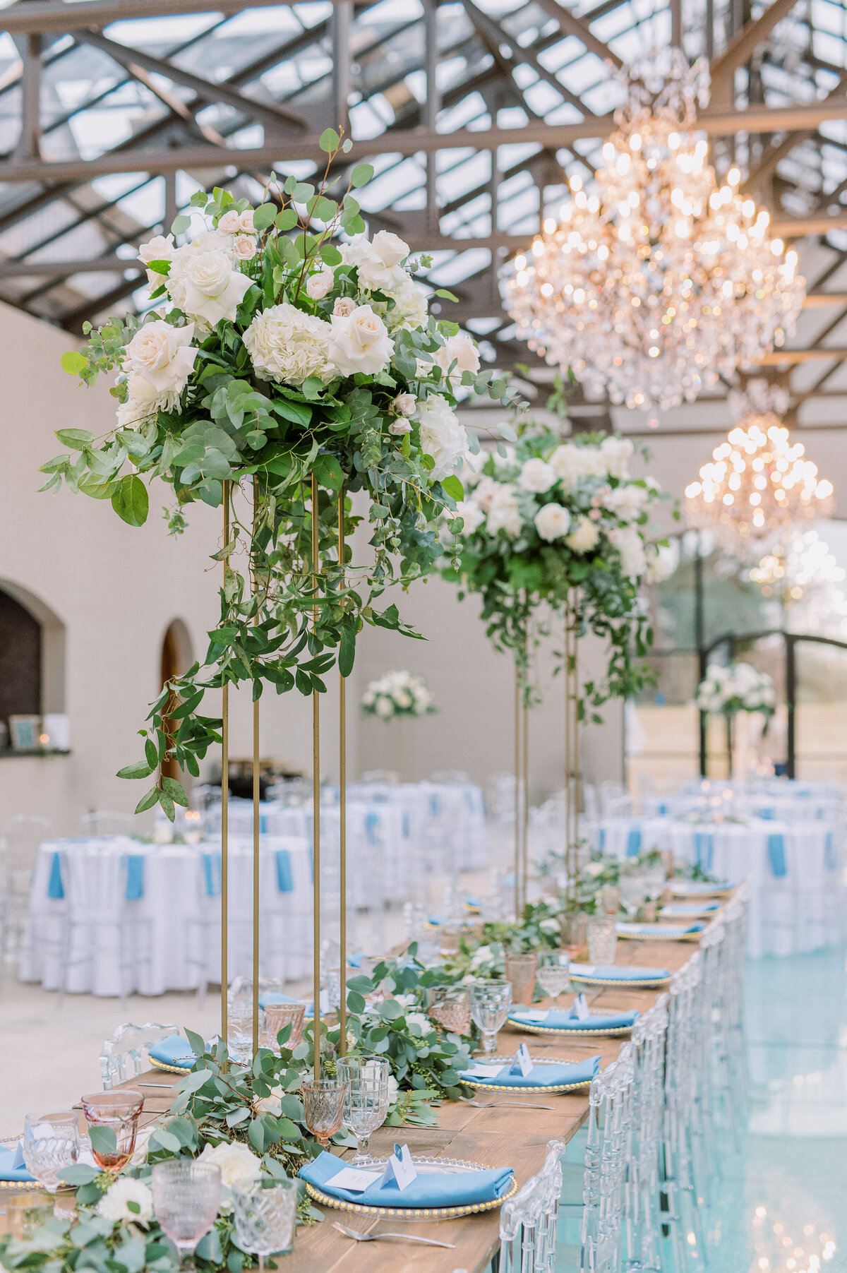 classy-elegant-reception-decor-over-pool