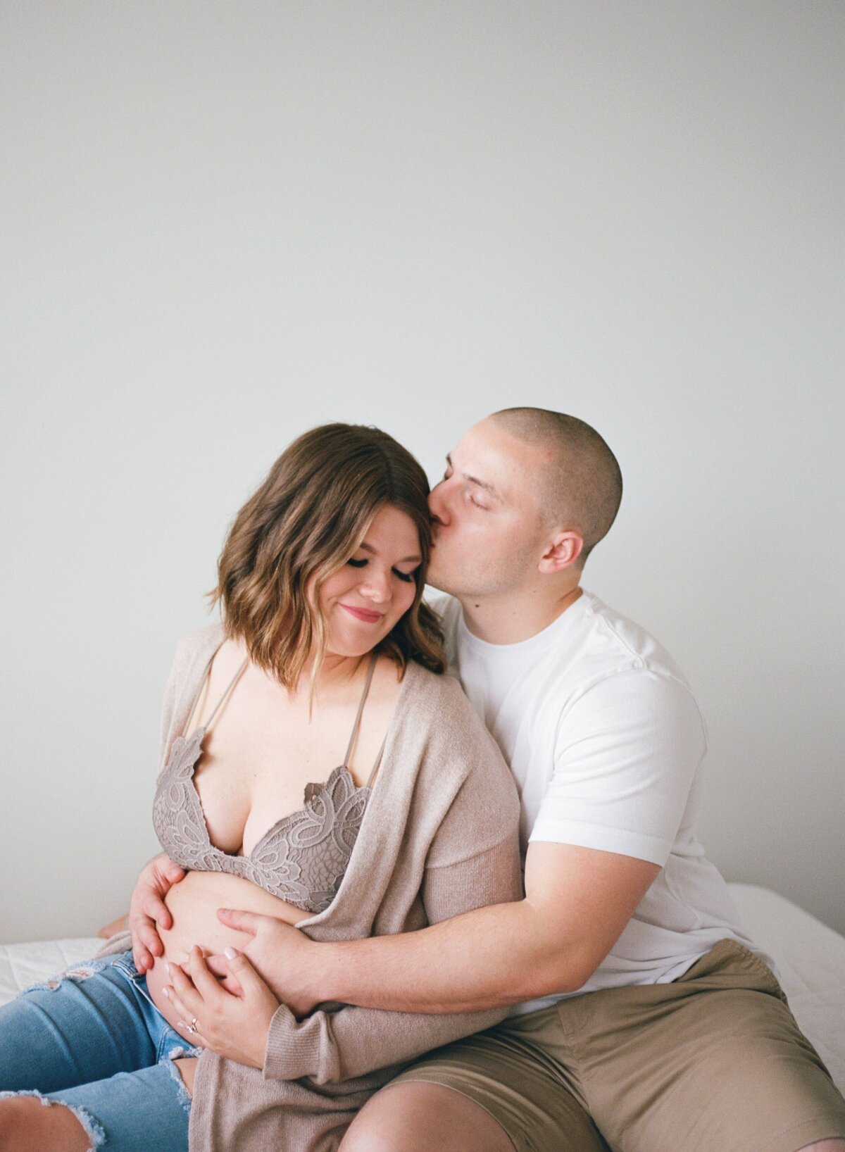 intimate matenrity photo photography studio in northern virginia